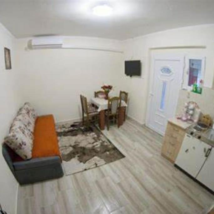 Apartmani Miro トレビニエ エクステリア 写真