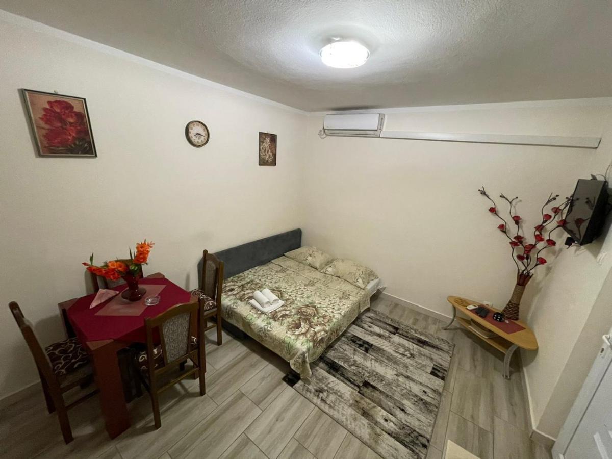 Apartmani Miro トレビニエ エクステリア 写真